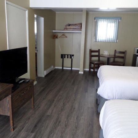 Ray Lyn Motel Trail Εξωτερικό φωτογραφία