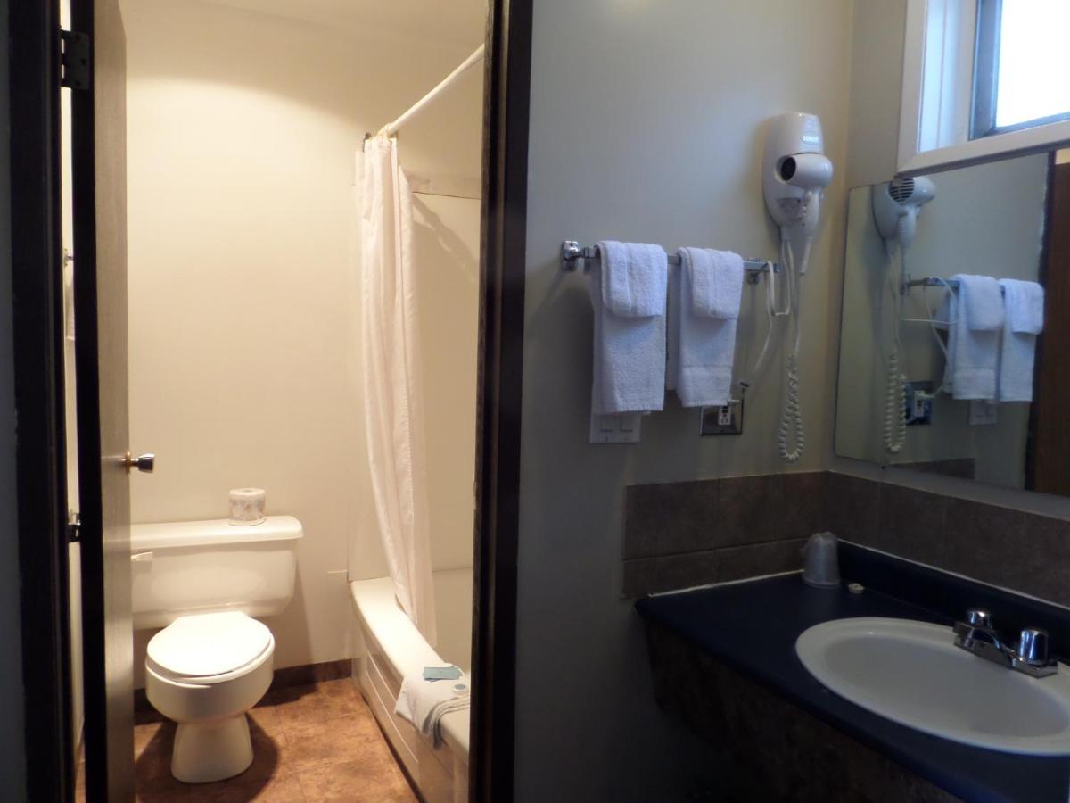 Ray Lyn Motel Trail Εξωτερικό φωτογραφία