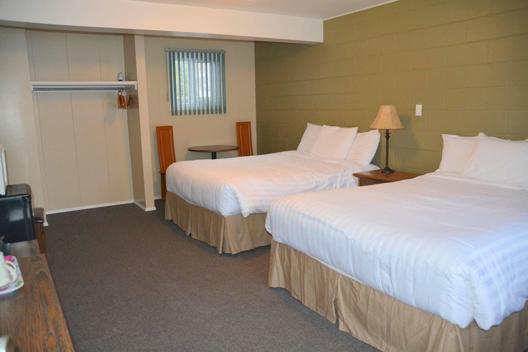 Ray Lyn Motel Trail Εξωτερικό φωτογραφία
