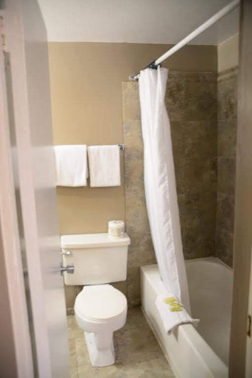 Ray Lyn Motel Trail Εξωτερικό φωτογραφία
