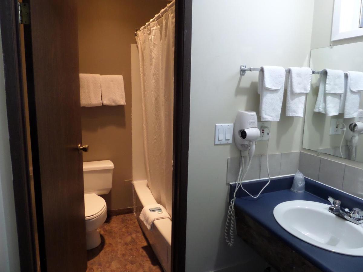 Ray Lyn Motel Trail Εξωτερικό φωτογραφία