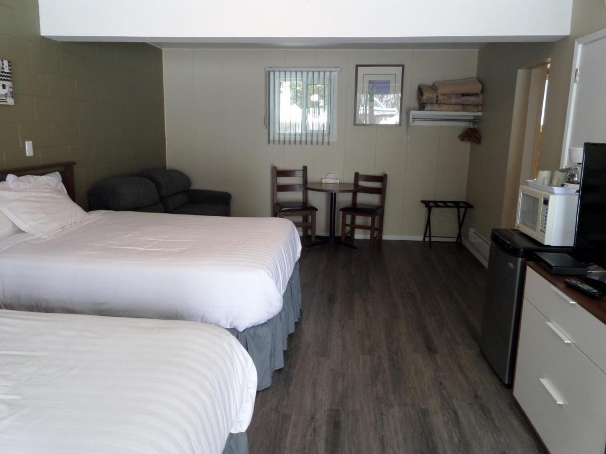 Ray Lyn Motel Trail Εξωτερικό φωτογραφία