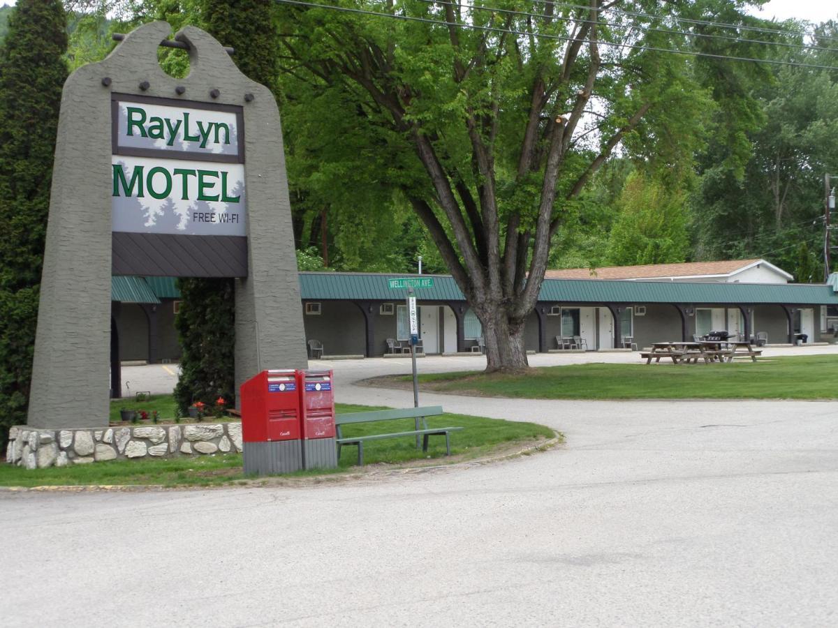 Ray Lyn Motel Trail Εξωτερικό φωτογραφία