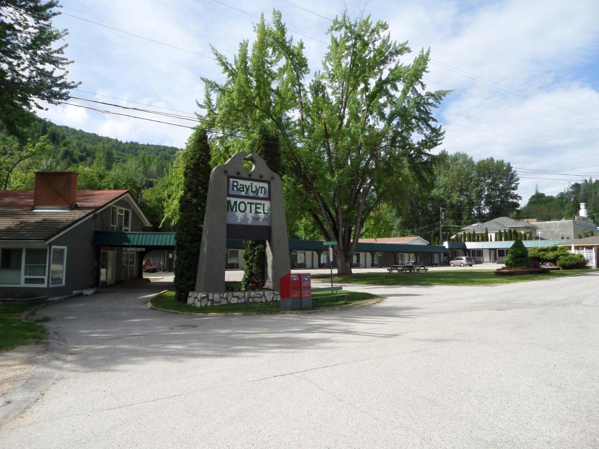 Ray Lyn Motel Trail Εξωτερικό φωτογραφία
