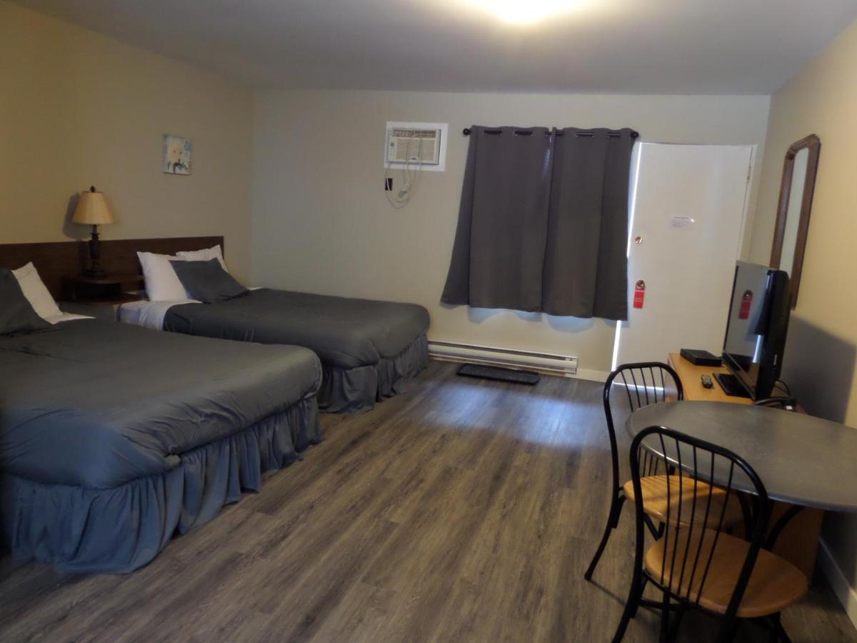 Ray Lyn Motel Trail Εξωτερικό φωτογραφία