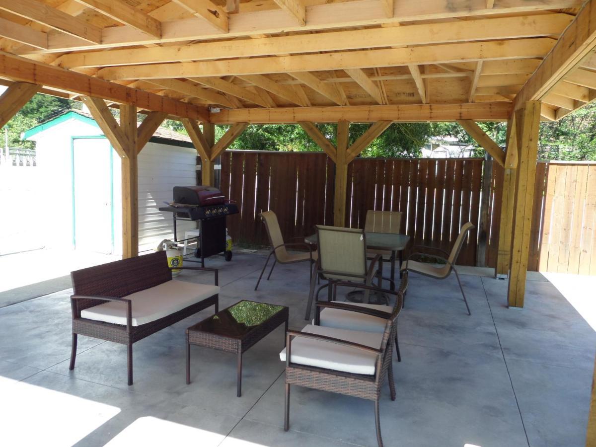 Ray Lyn Motel Trail Εξωτερικό φωτογραφία