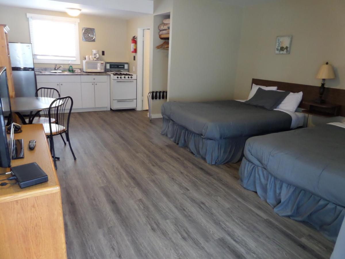 Ray Lyn Motel Trail Εξωτερικό φωτογραφία