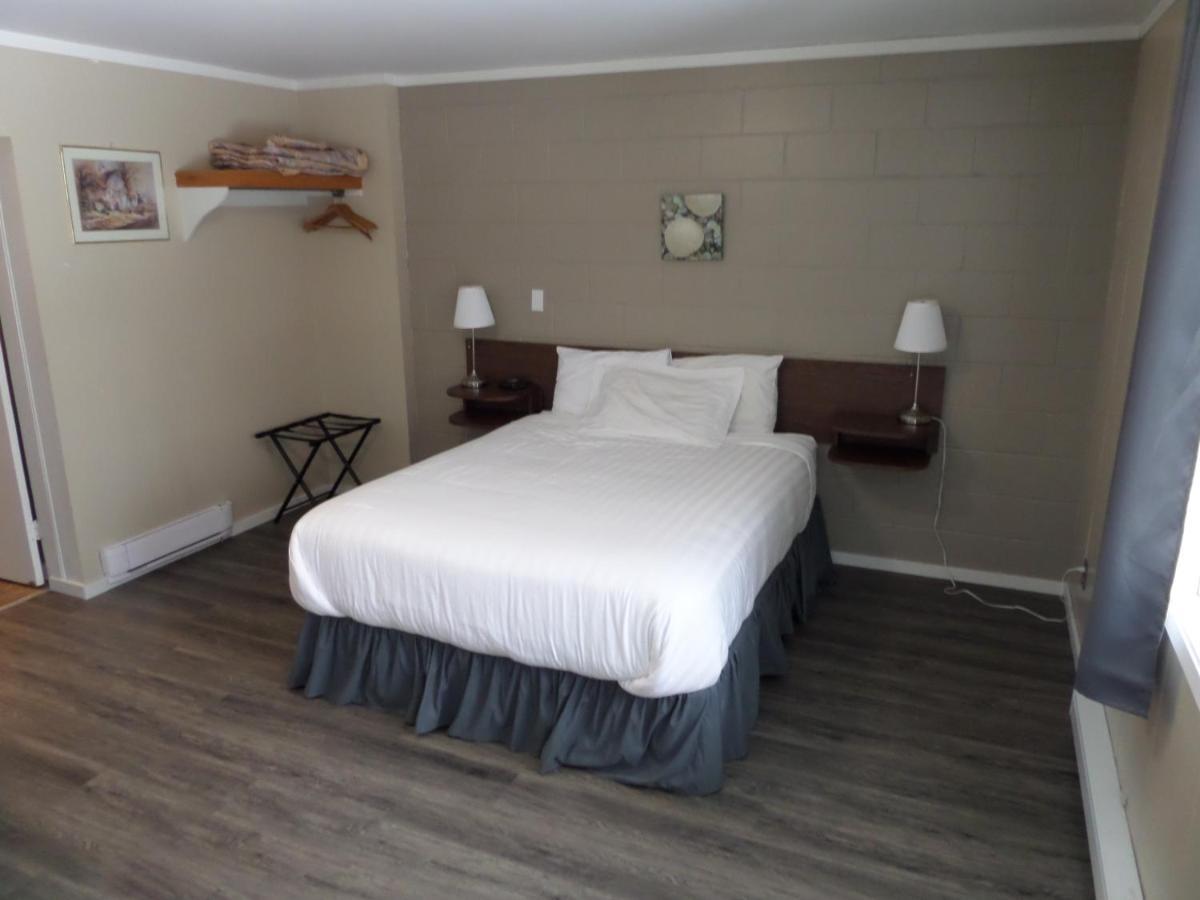Ray Lyn Motel Trail Εξωτερικό φωτογραφία